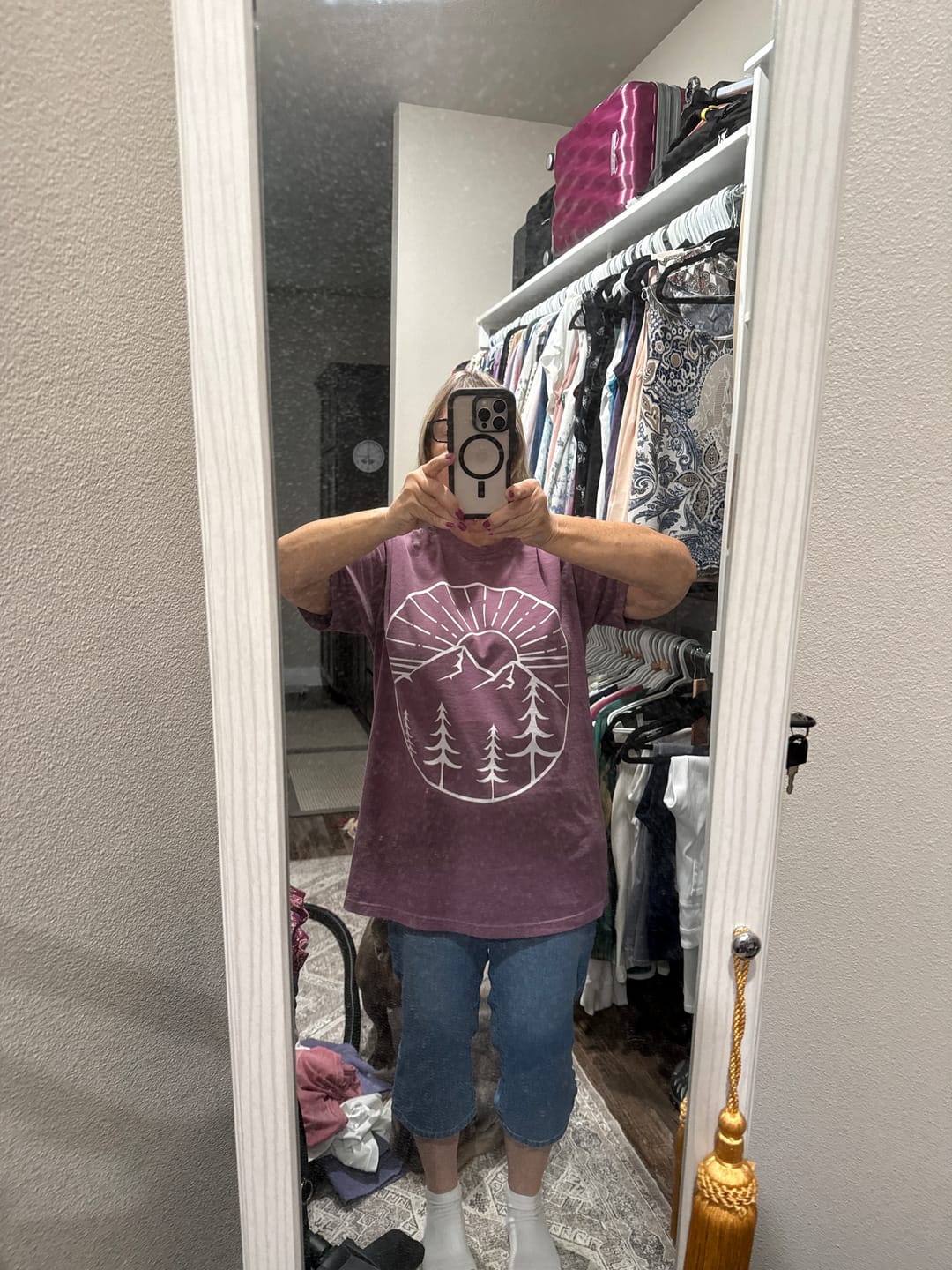 Kim wearing her Mountain Sunset Comfort Colors tee in size L